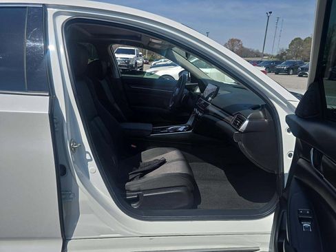 Used 2019 Honda Accord EX image 12