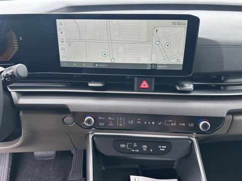 New 2026 Kia Carnival EX FWD image 16