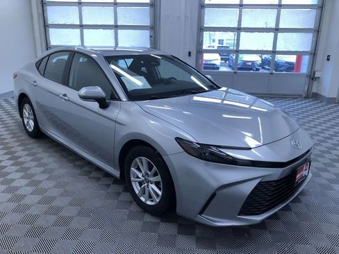 Used 2025 Toyota Camry LE image 34