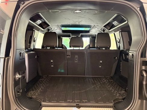 New 2026 Land Rover Defender 110 AWD/4WD image 17