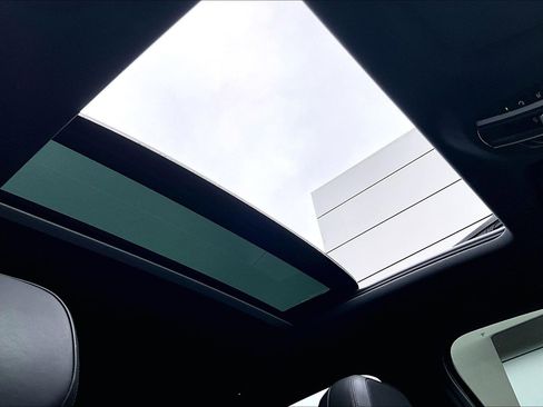 Used 2022 Porsche Cayenne Platinum Edition image 29