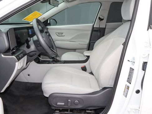 Used 2025 Hyundai Kona SEL image 7