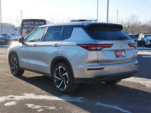 Used 2022 Mitsubishi Outlander ES image 5