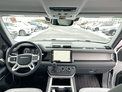 Used 2025 Land Rover Defender 90 S image 19