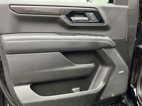 Certified 2025 GMC Yukon XL Elevation w/ LPO, Elevation Black Package AWD/4WD image 8