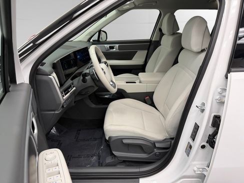 Certified 2025 Hyundai Santa Fe SE AWD/4WD image 9
