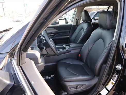 Certified 2025 Toyota Grand Highlander AWD image 9