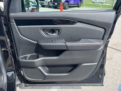 Used 2025 Honda Pilot TrailSport image 48