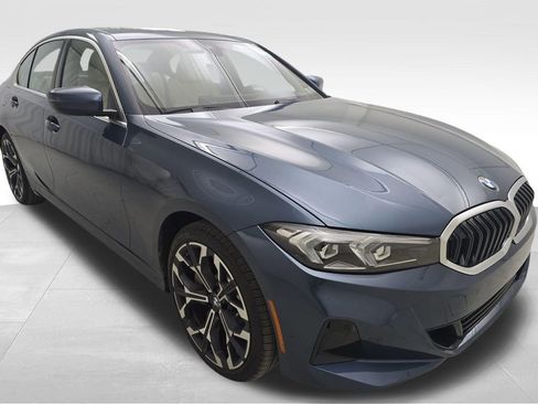 New 2026 BMW 330i xDrive Sedan w/ Convenience Package AWD/4WD image 2