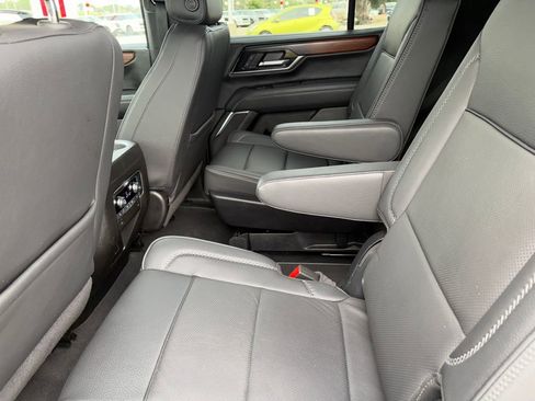 Used 2025 GMC Yukon Denali AWD/4WD image 28