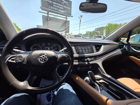 Used 2018 Buick Enclave Essence FWD image 12