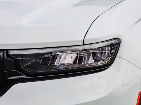 New 2025 Jeep Grand Cherokee L Altitude image 5