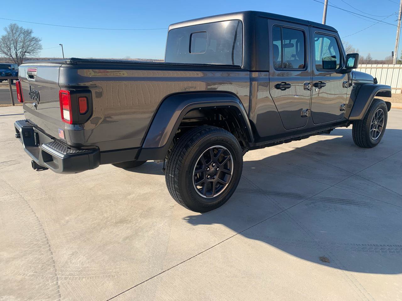 Used 2022 Jeep Gladiator Sport AWD/4WD image 2