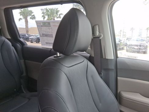 New 2026 Kia Carnival EX FWD image 19
