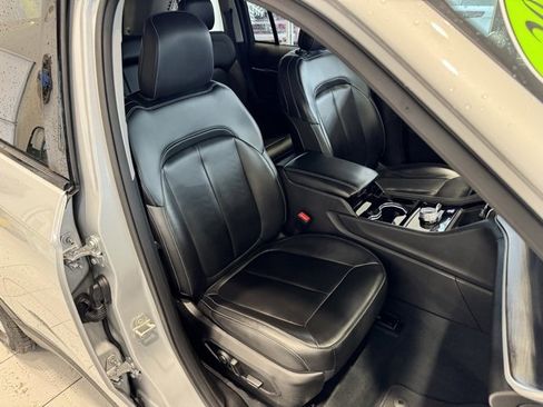 Used 2023 Jeep Grand Cherokee Limited image 18