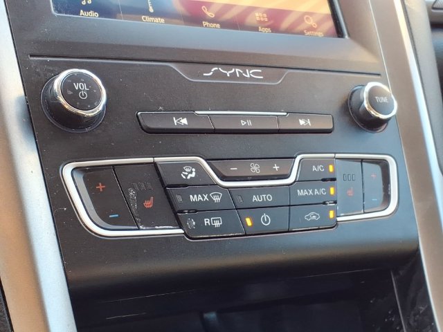 Used 2020 Ford Fusion SE AWD/4WD image 25