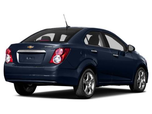 Used 2015 Chevrolet Sonic LT FWD image 2