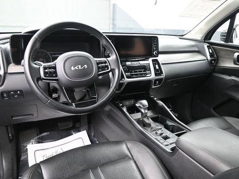 Used 2023 Kia Sorento EX image 26