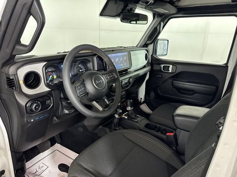 Certified 2024 Jeep Wrangler Unlimited AWD/4WD image 17