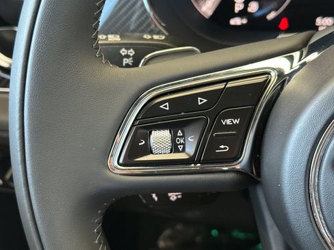 Certified 2022 Bentley Bentayga image 27