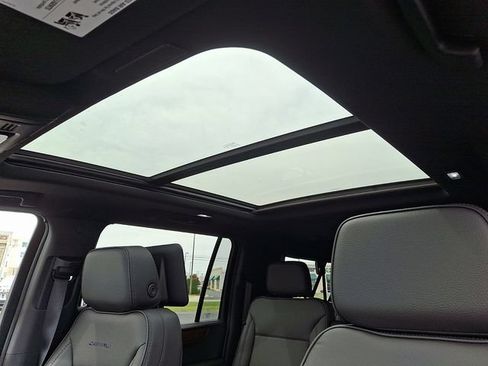 New 2026 GMC Yukon XL Denali w/ Denali Reserve Package AWD/4WD image 11