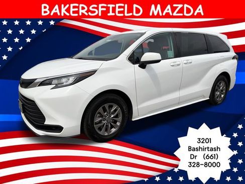 Used 2023 Toyota Sienna LE FWD image 1
