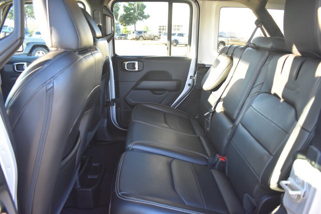 Used 2023 Jeep Wrangler Unlimited Sahara AWD/4WD image 15