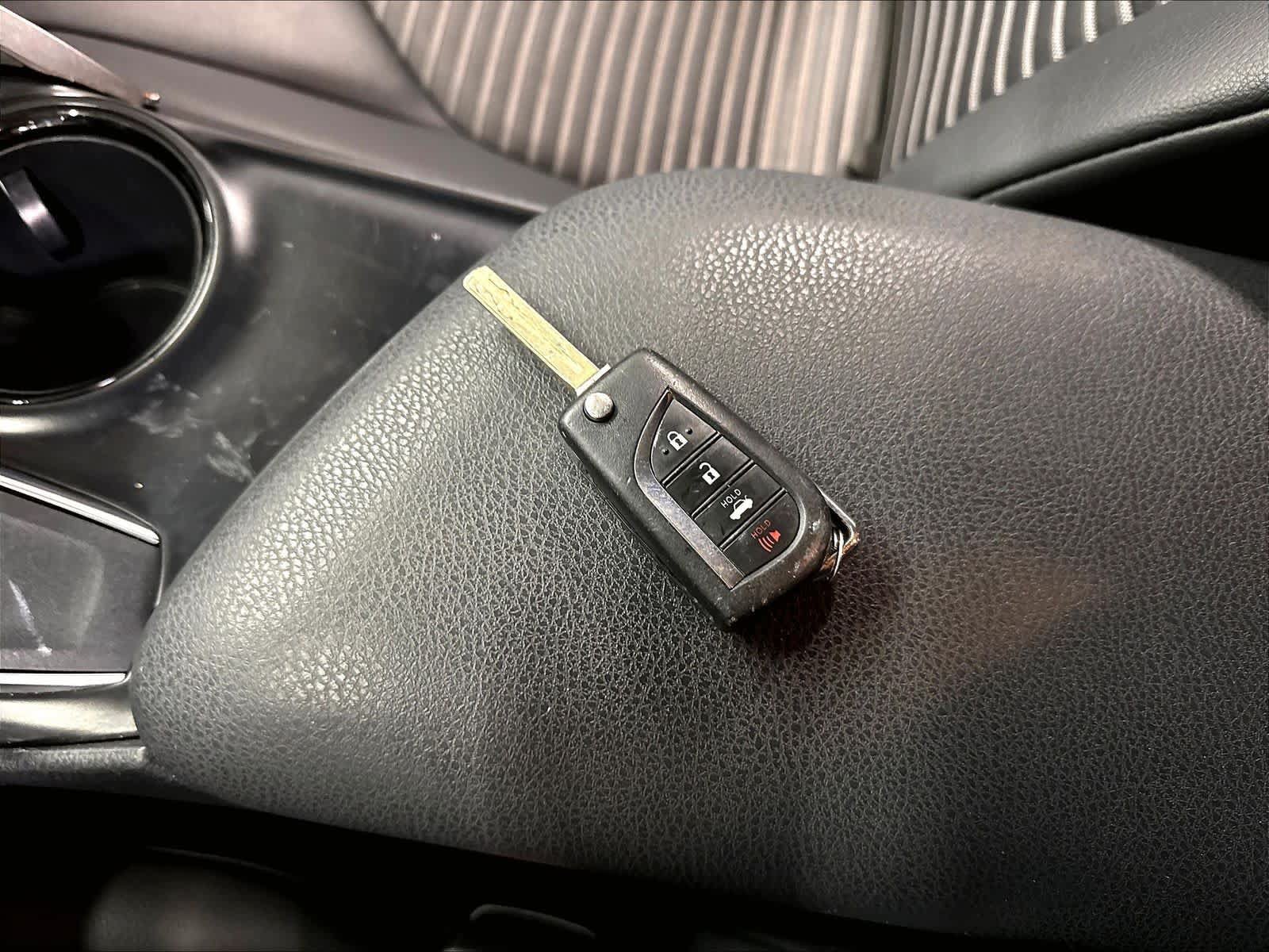 Used 2020 Toyota Camry SE FWD image 12