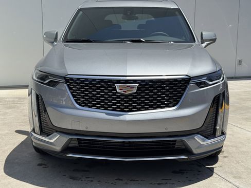 New 2025 Cadillac XT6 Luxury image 3