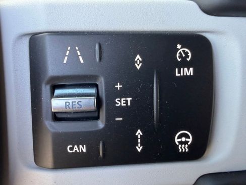 New 2026 Land Rover Defender 130 X-Dynamic SE image 12