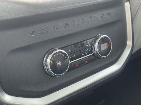 Certified 2025 Ford Expedition Platinum AWD/4WD image 11