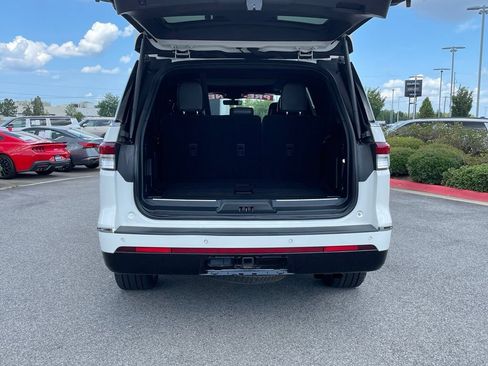 Used 2023 Lincoln Navigator L Reserve AWD/4WD image 7