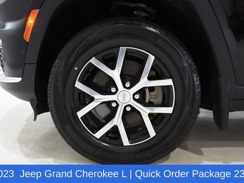 Used 2023 Jeep Grand Cherokee L Limited w/ Luxury Tech Group II image 6