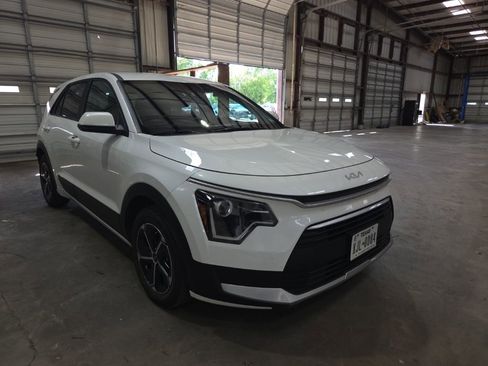 Used 2025 Kia Niro LX FWD image 6