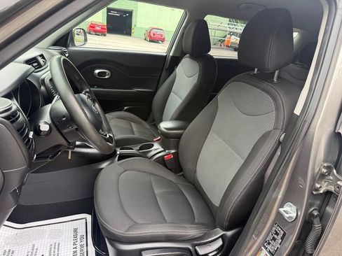 Used 2018 Kia Soul + FWD image 14