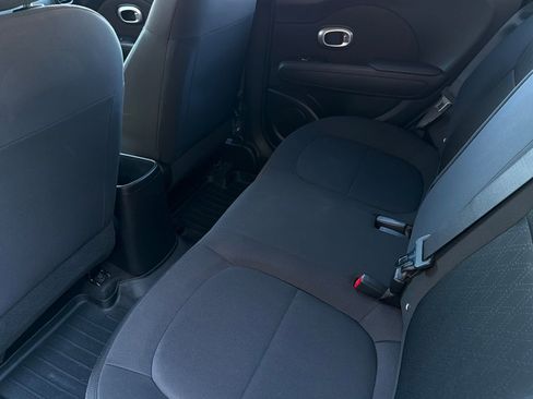 Used 2018 Kia Soul FWD image 13