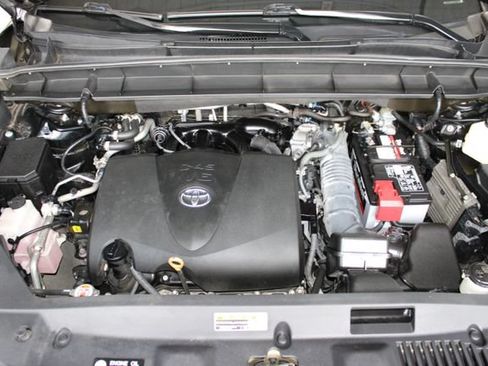 Used 2022 Toyota Highlander XSE AWD/4WD image 28