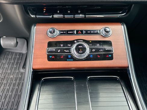 Used 2021 Lincoln Aviator Reserve w/ Equipment Group 201A AWD/4WD image 16