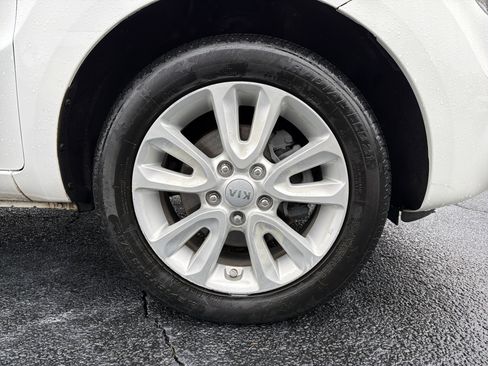 Used 2012 Kia Soul + image 12