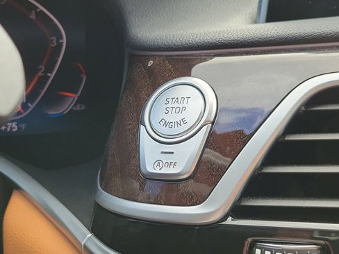 Used 2022 BMW 750i xDrive w/ M Sport Package image 29