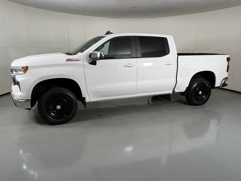 Certified 2022 Chevrolet Silverado 1500 LT AWD/4WD image 6