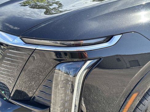 New 2026 Cadillac Vistiq Premium Luxury AWD/4WD image 9