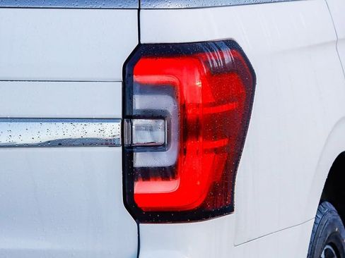 Used 2023 Ford Expedition Limited image 10