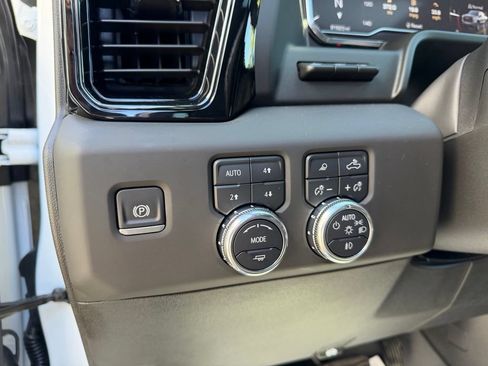 Certified 2025 GMC Sierra 1500 AT4 w/ AT4 Premium Package AWD/4WD image 20