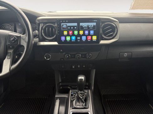 Used 2019 Toyota Tacoma TRD Off-Road image 8