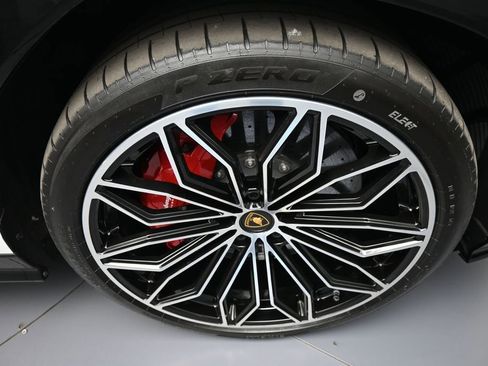 Used 2025 Lamborghini Urus SE AWD/4WD image 13