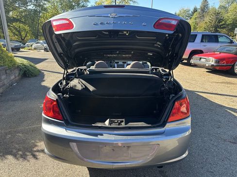 Used 2010 Chrysler Sebring Touring image 6