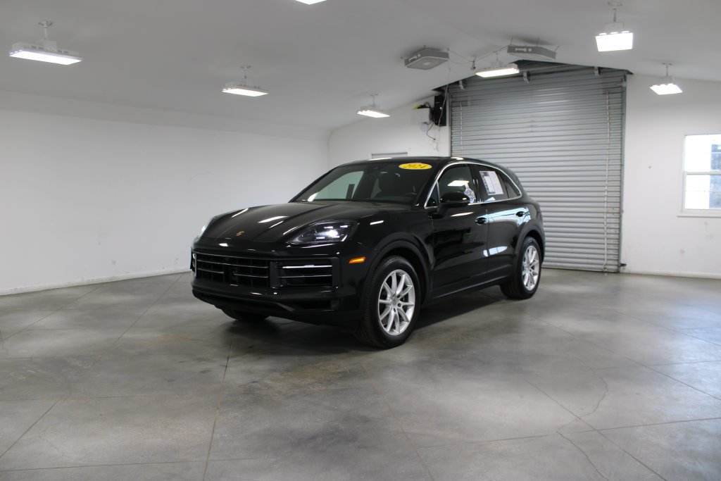 Used 2024 Porsche Cayenne AWD/4WD image 4
