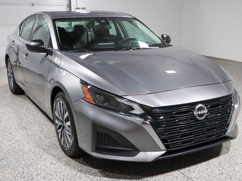 Used 2024 Nissan Altima 2.5 SV image 5