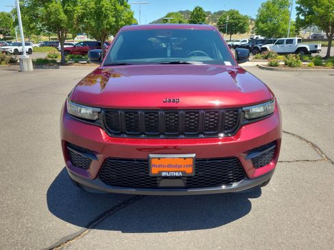 New 2025 Jeep Grand Cherokee Altitude w/ Trailer Tow Package image 14